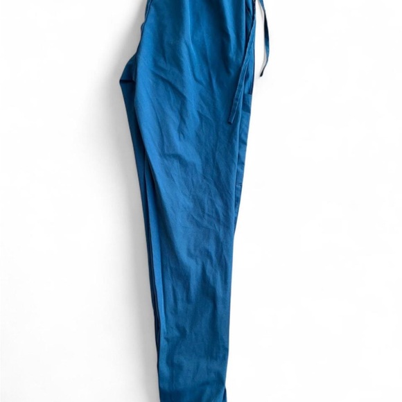 Blue V-Neck Scrub Set - Picture 5 of 6